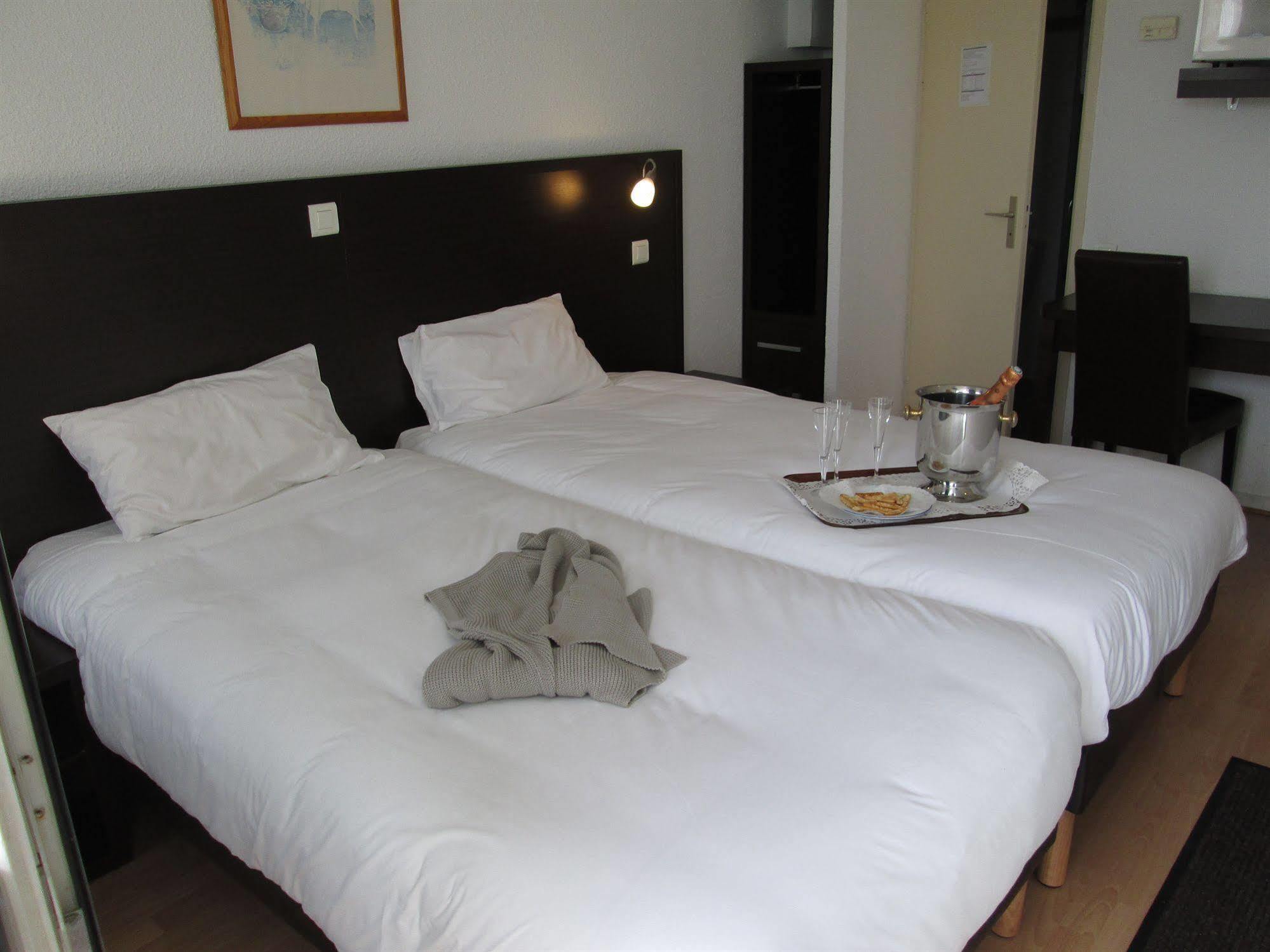 Top Motel Istres Exterior photo